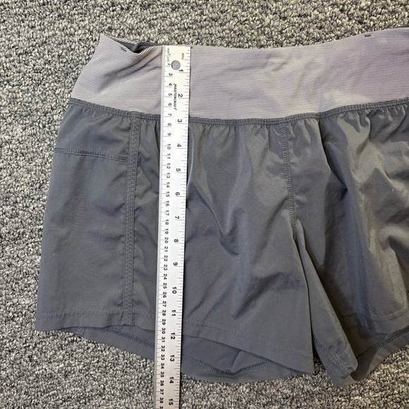 Lululemon Women’s Running Shorts Gray Size 6 Zipper Pocket - Picture 8 of 9